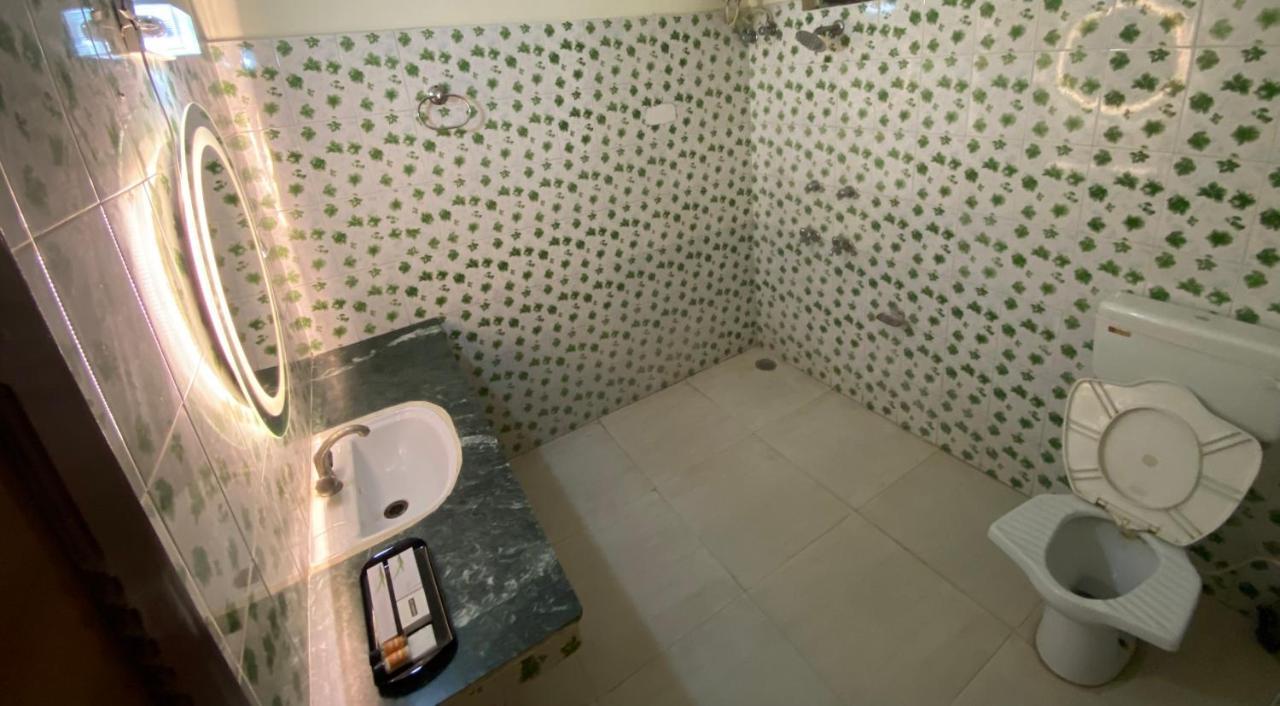 Ekant Guest House Dadāhu Buitenkant foto